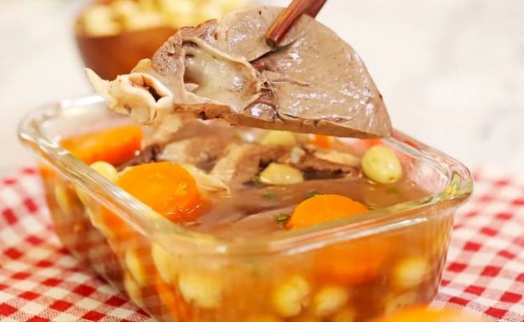 Tim heo hầm hạt sen là một món ăn ngon bổ dưỡng, dễ ăn và không tốn quá nhiều thời gian làm